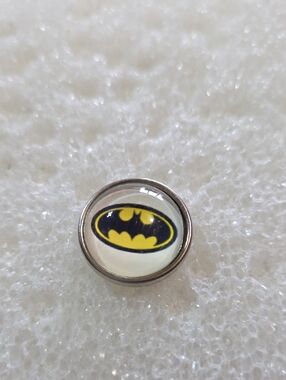 Batman Yellow and Black Emblem Snap Charm 18mm